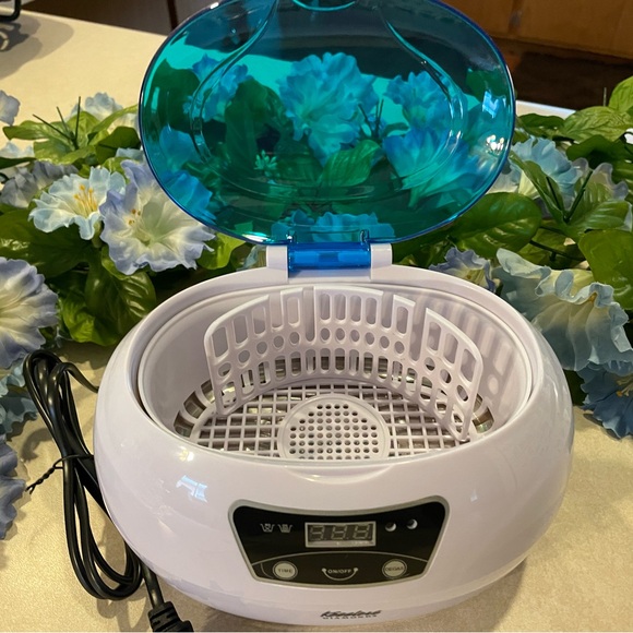 Ultrasonic Jewelry/Other Items Cleaner by Kesslers - Picture 3 of 7